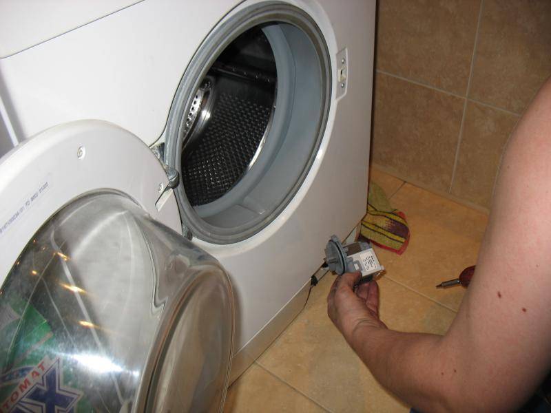 Не отжимает стиральная машина, причины