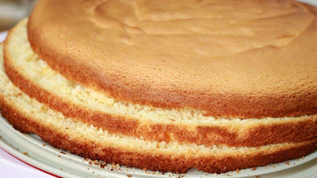 Торт из готовых коржей: 5 самых популярных рецептов