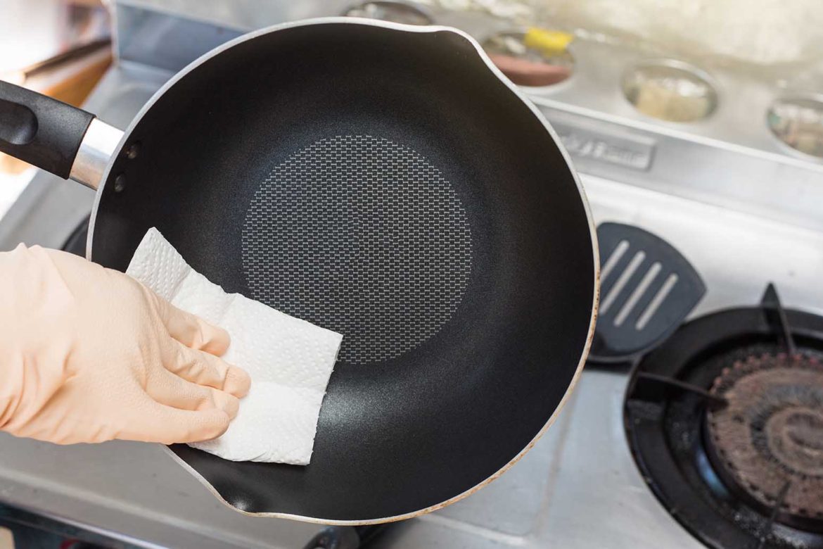 Как почистить сковороду с керамическим покрытием