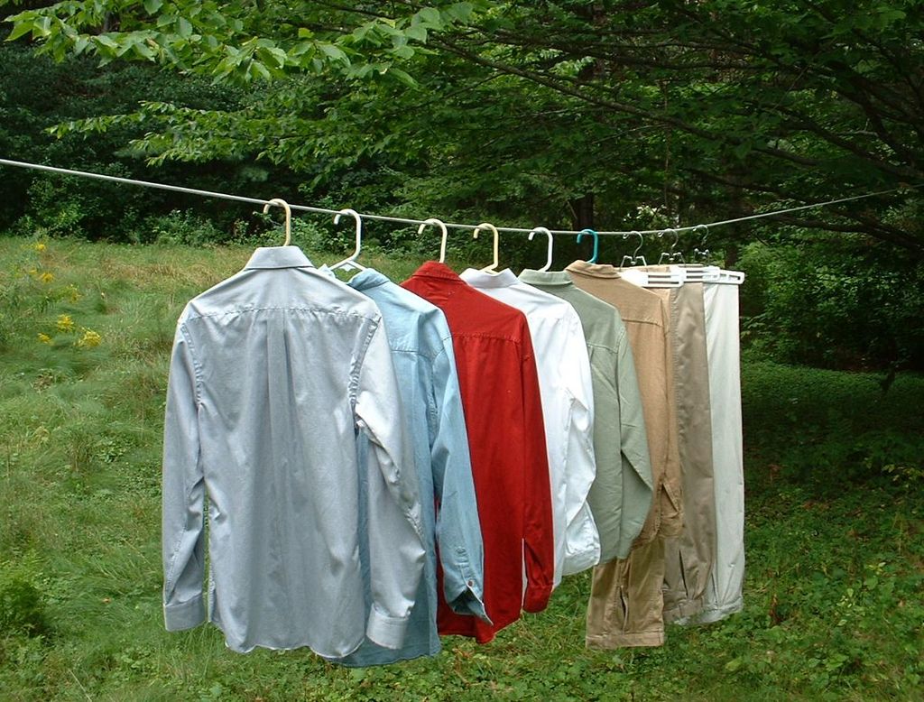 6 полезных советов как правильно высушить одежду после стирки