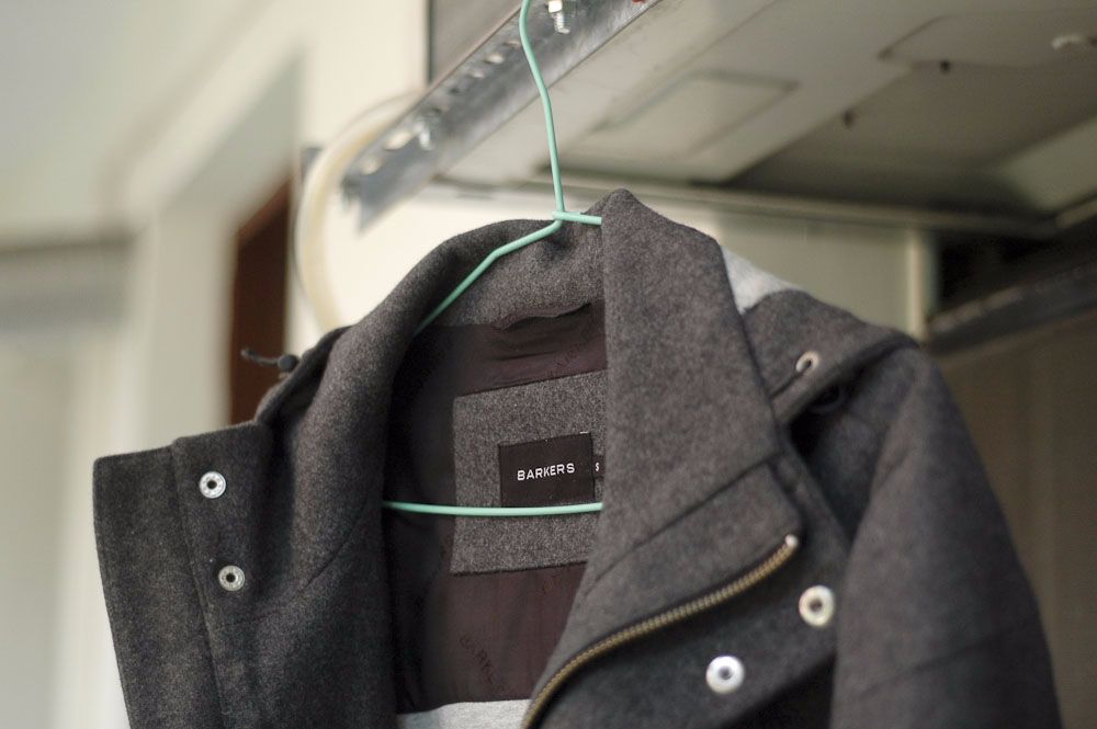 Чистка пальто: как почистить без стирки или выстирать в машинке автомат