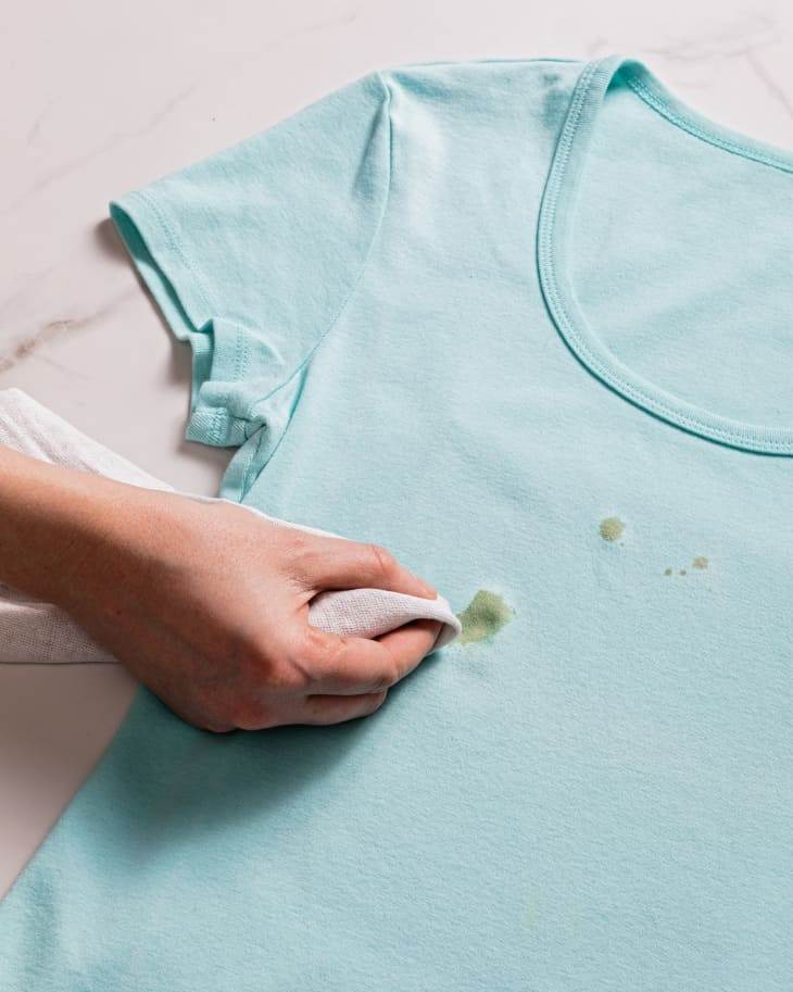 Как вывести масляное пятно с одежды: подготовка ткани и очистка