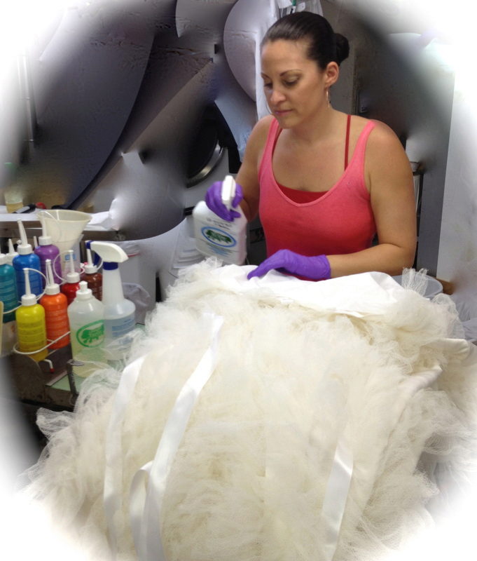 Как почистить свадебное платье в домашних условиях? – способы [2022] & особенности хранения
