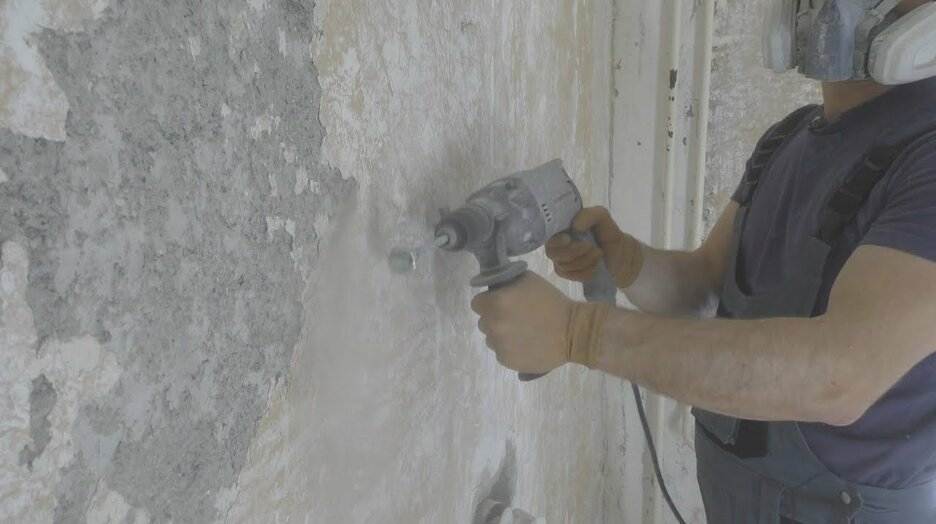 Способы удаления краски с бетонной стены