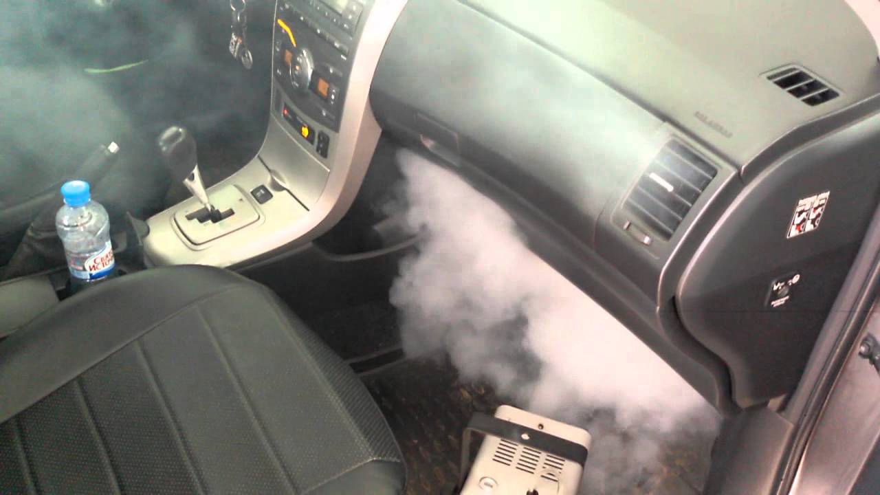 Запах сырости в машине: причины и способы устранения