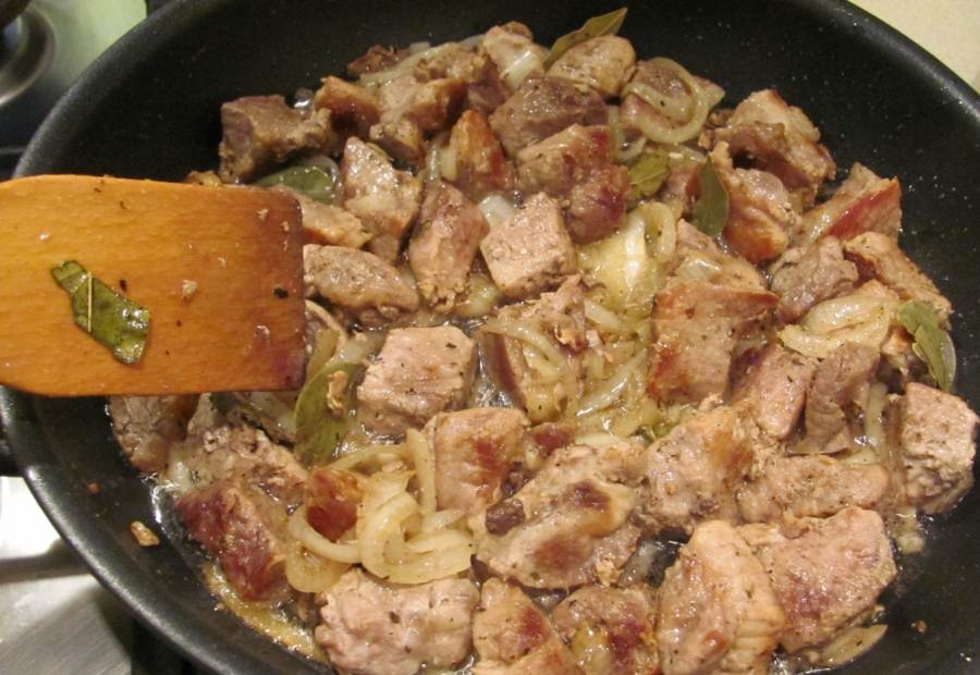 Как вкусно и сочно пожарить свинину на сковороде — рецепты. как пожарить свинину, чтобы она была мягкой?