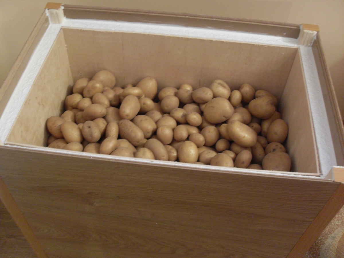 Хранение картошки на балконе: делаем ящик своими руками, другие варианты