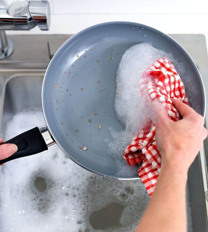 Как очистить сковороду от нагара, действенные методы с описанием процесса