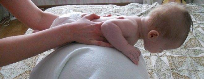 Выкладывание новорожденного на живот: когда и как праивльно