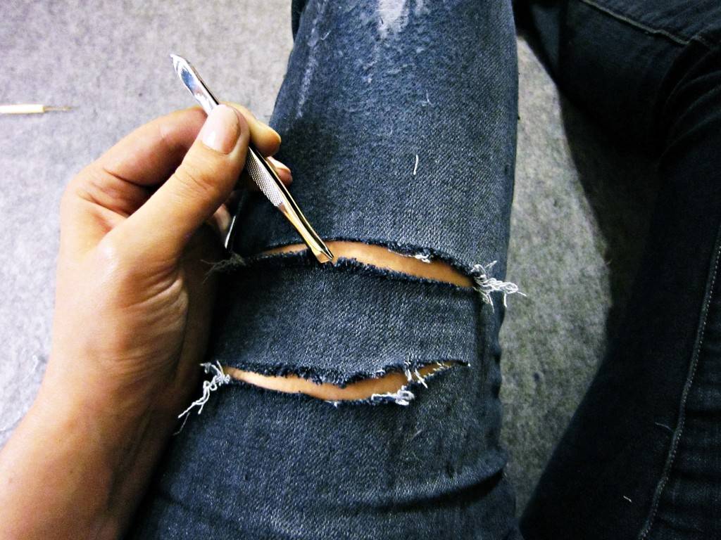Как сделать рваные джинсы самостоятельно