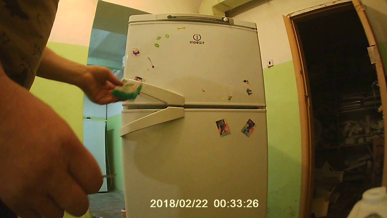 Как очистить холодильник от наклеек в домашних условиях?