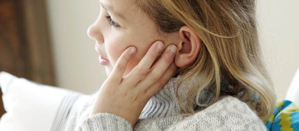 Болит ухо у ребенка: что делать и чем лечить - рекомендации от педиатра