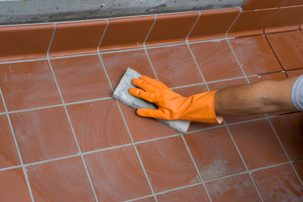 Как очистить швы между плиткой на полу: практичные советы. как очистить швы между плитками: молодим кафель на несколько лет - все о строительстве