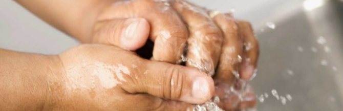 Как отмыть ванну от марганцовки: как оттереть поверхность и очистить от пятен линолеум, раковину, одежду