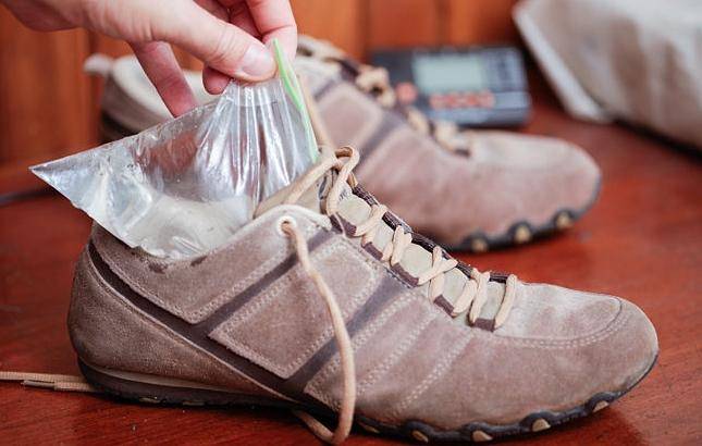 Как растянуть кроссовки в домашних условиях на размер больше, если жмут в пальцах