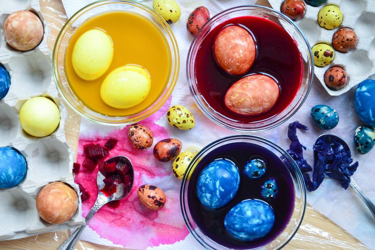 Пасхальные яйца: как покрасить в красивые цвета оригинально домашних условиях, фото