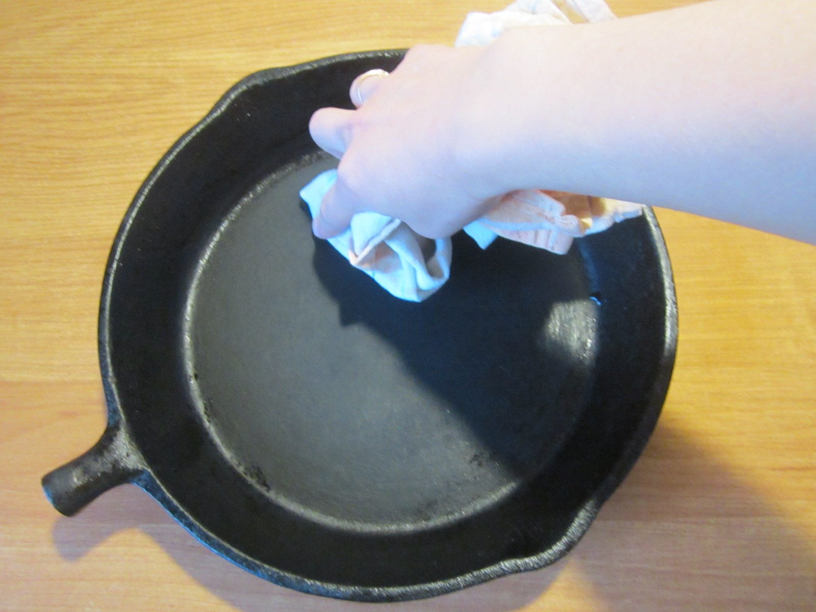 Как прокалить чугунную сковороду? - xclean.info