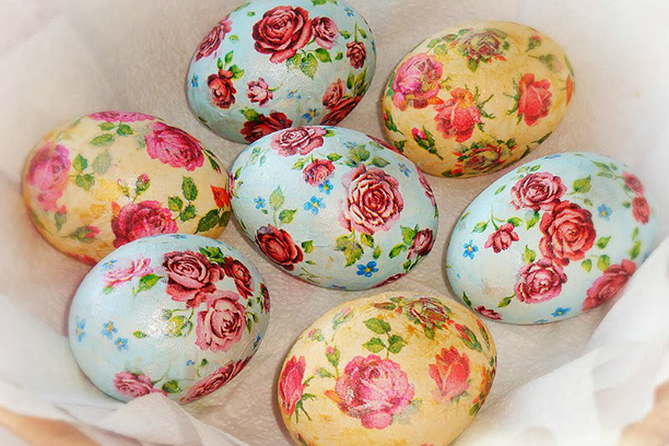 Как красиво покрасить и украсить яйца на пасху 2022? покраска пасхальных яиц в домашних уловиях