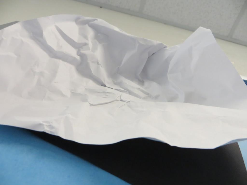 Как выпрямить бумагу, чем прогладить, как быстро распрямить листок