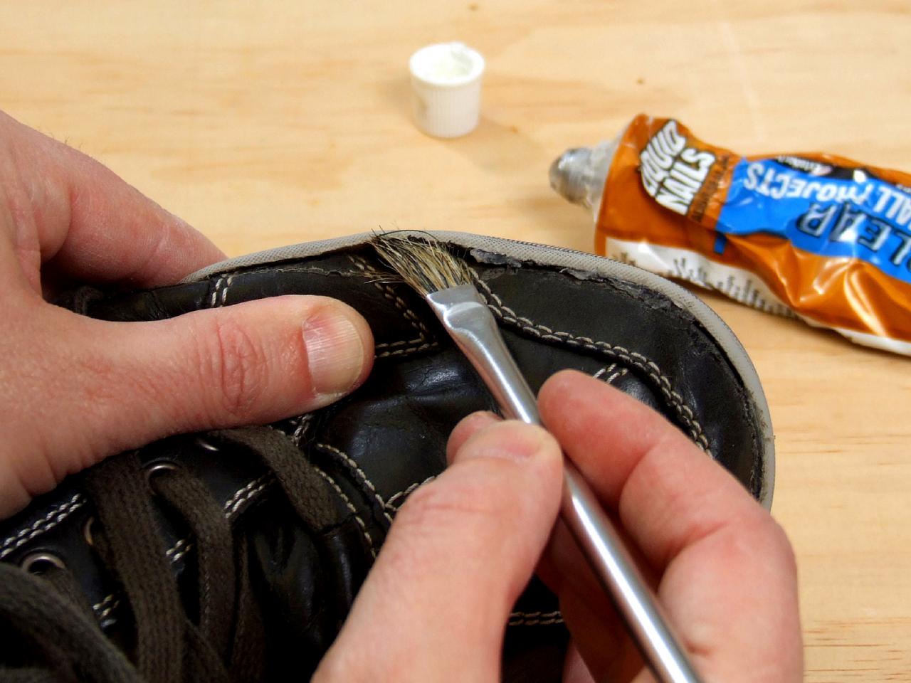 Как восстановить лопнувшую подошву на обуви в домашних условиях