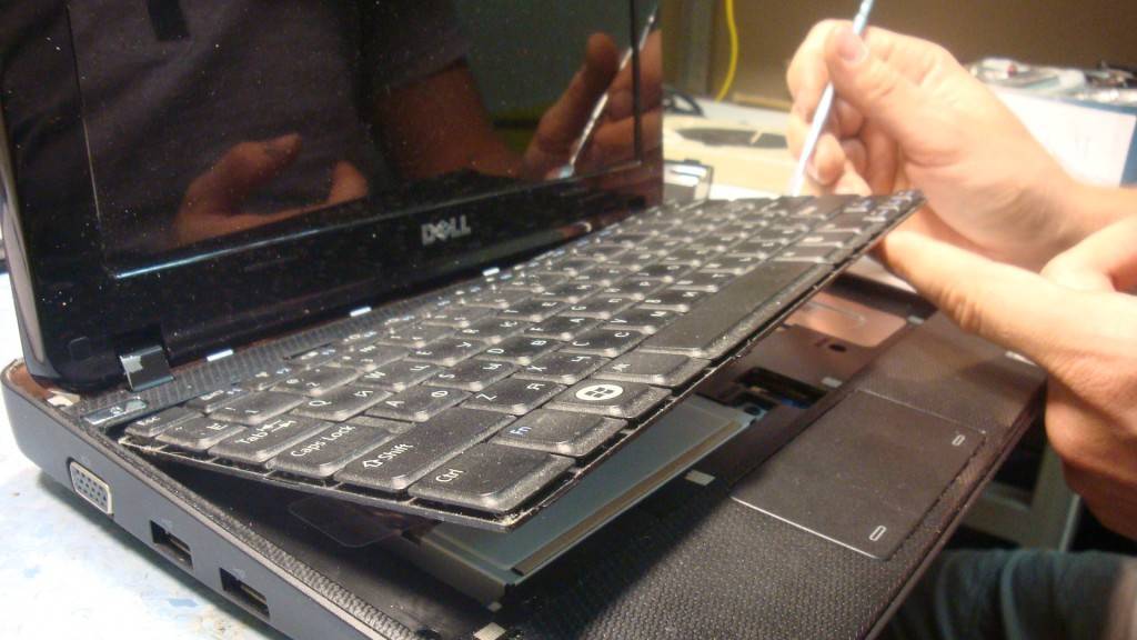 Как почистить клавиатуру ноутбука: чем чистить