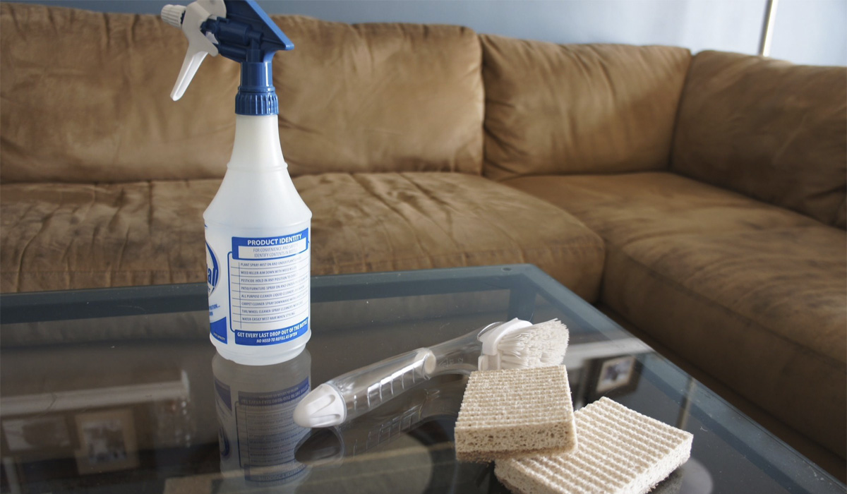 Как быстро и эффективно почистить диван в домашних условиях, советы
