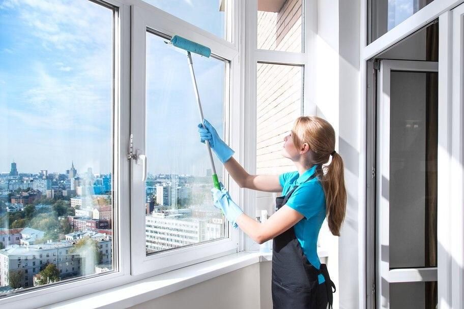 Как помыть окна на балконе снаружи и внутри без разводов на любом этаже