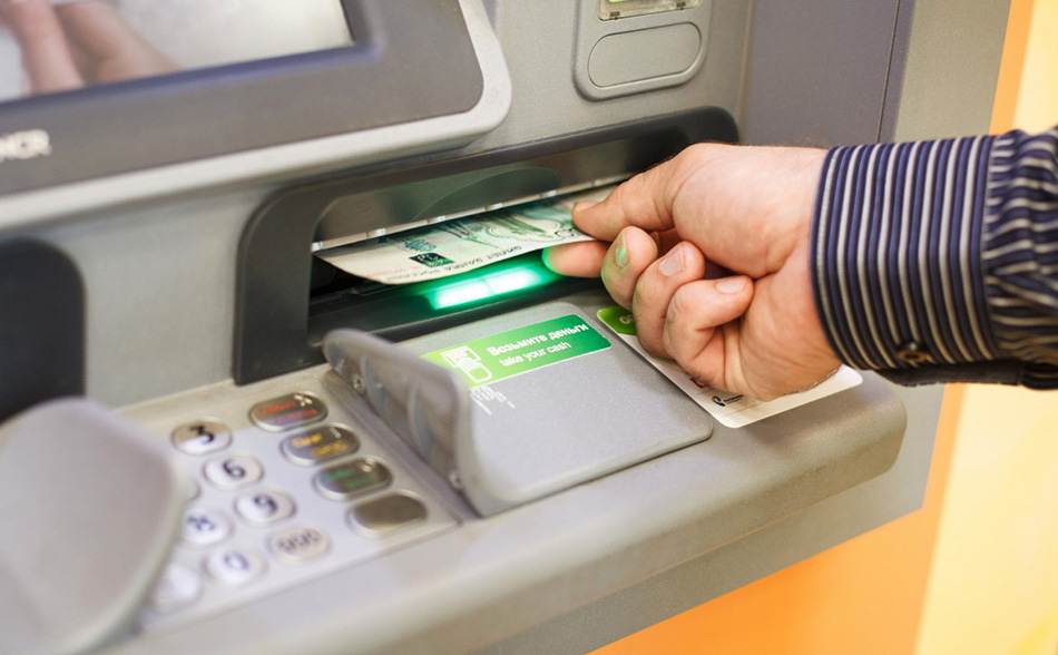 Как снять деньги с карточки в банкомате сбербанка: пошаговая инструкция