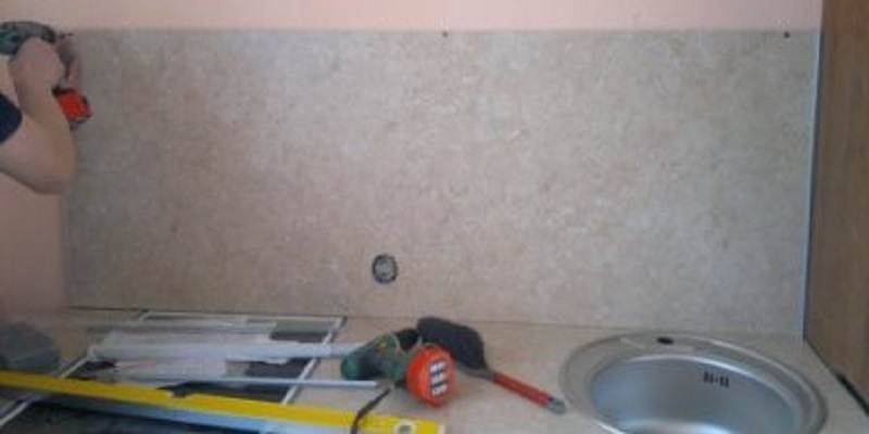 Монтаж стеновых панелей на кухне – инструкции и советы