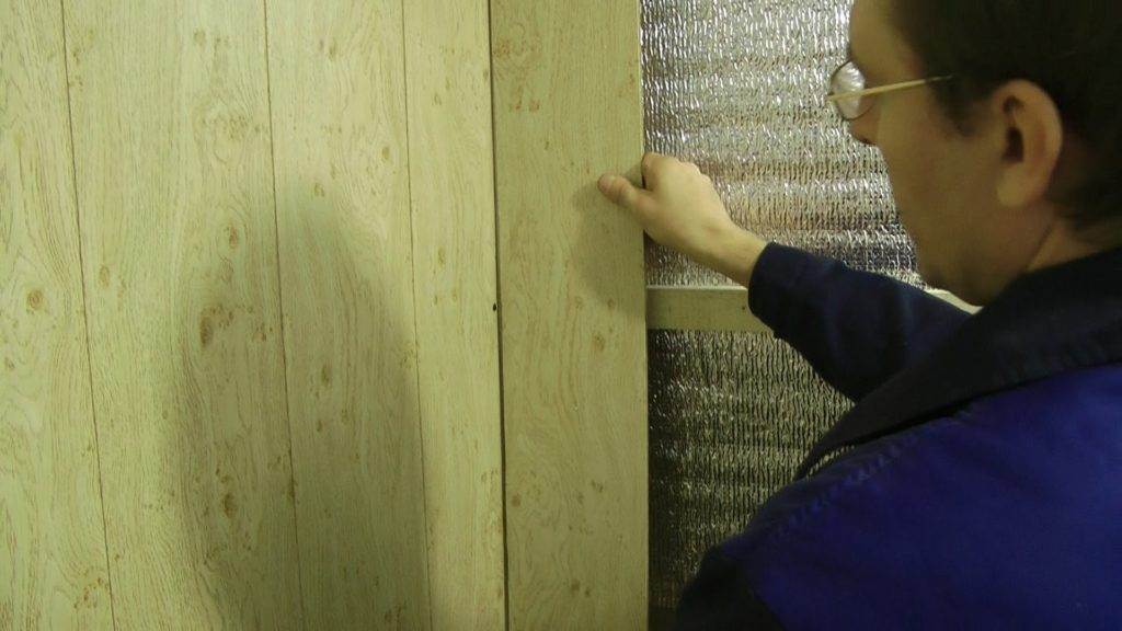 Как выполнить своими руками обшивку стен пластиковыми панелями