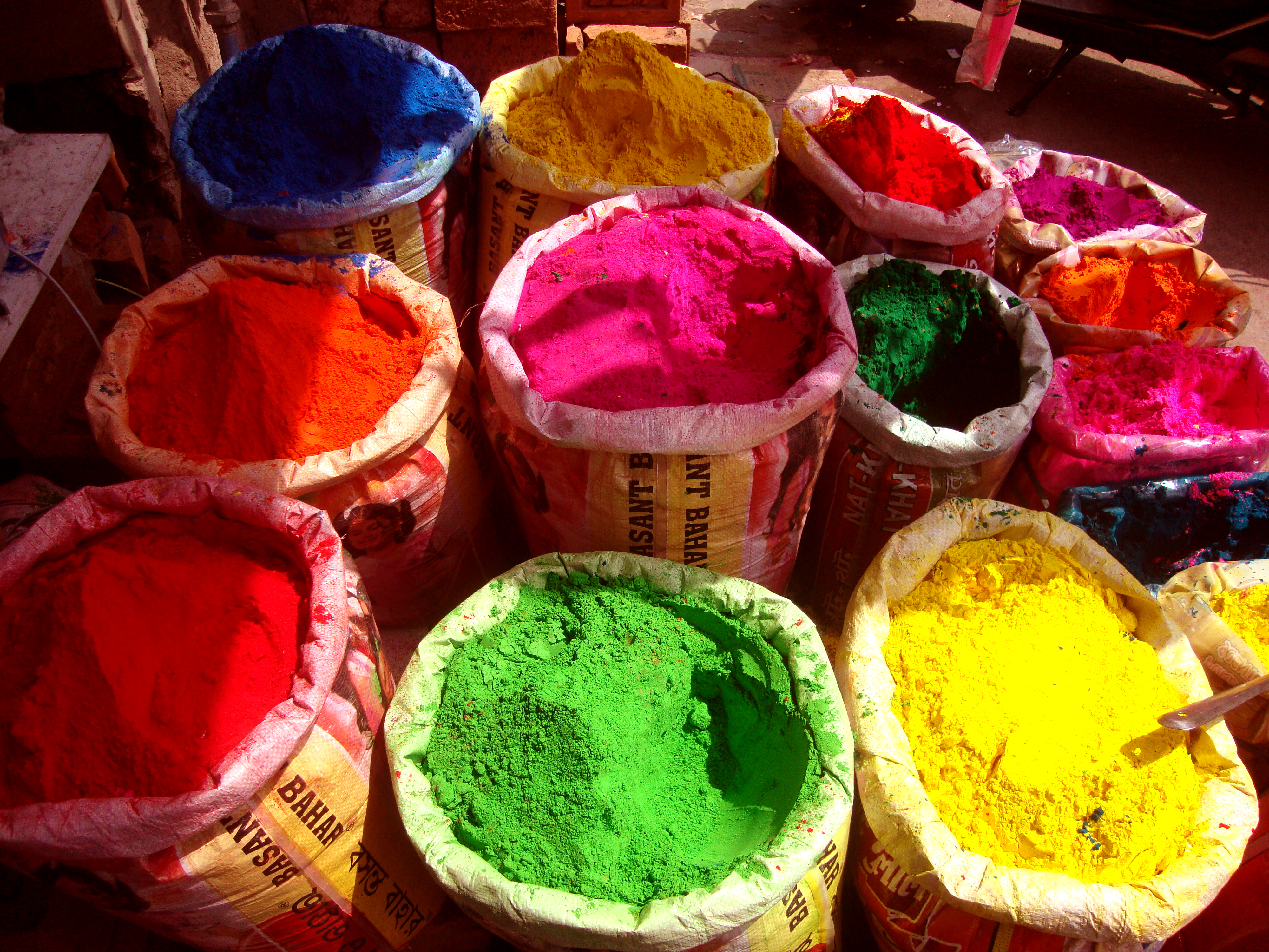 Описание индийских красок Холи и как их изготавливают, правила применения
