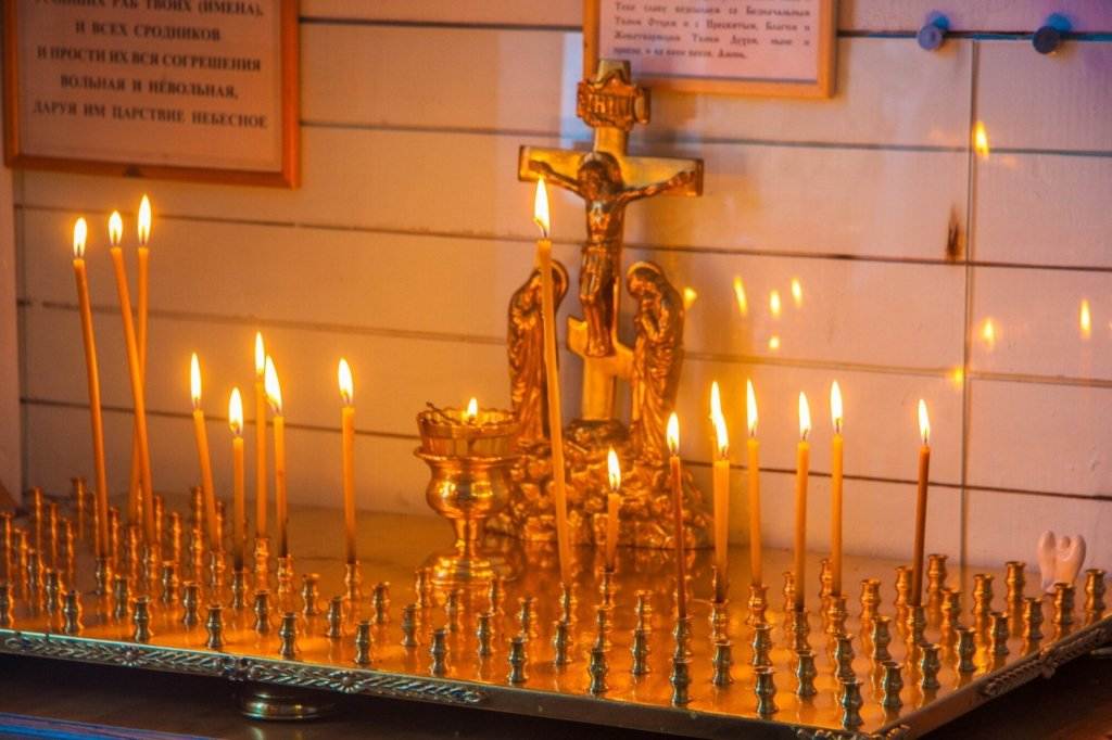 Какой иконе ставить свечку за здравие в церкви? – молитвы и акафисты на spas-icona.ru