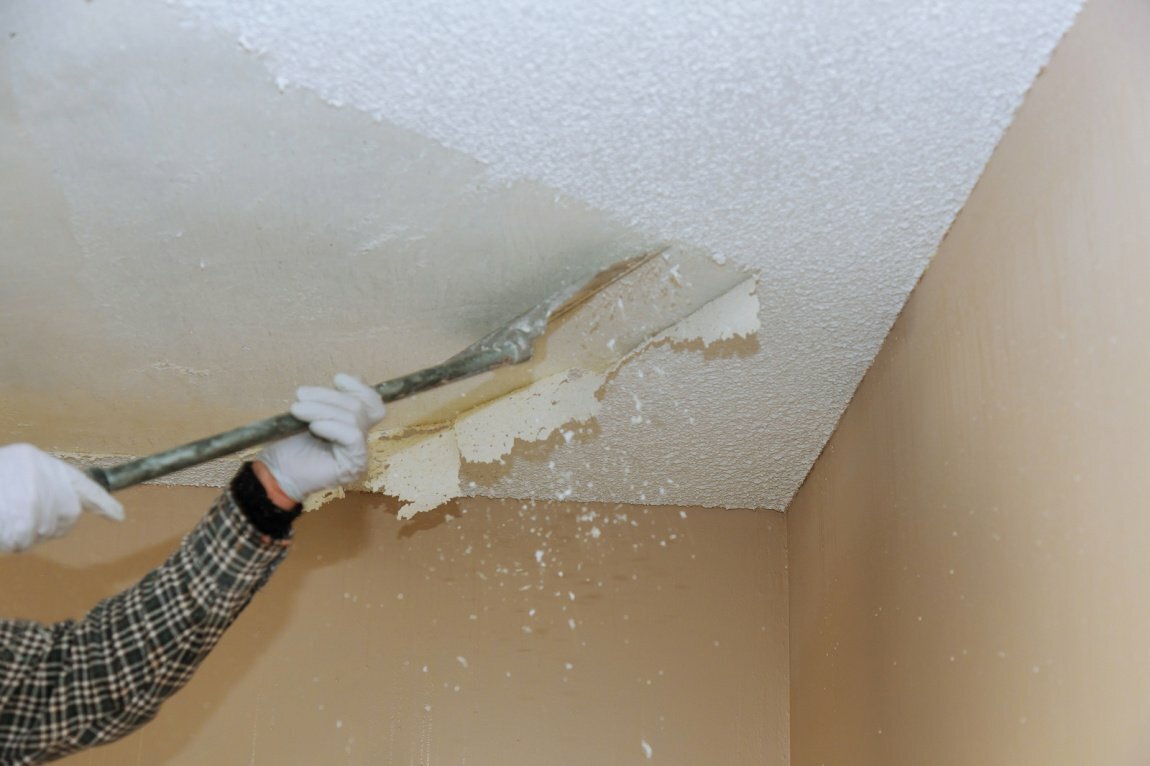 Как удалить старую краску с потолка: водоэмульсионную, масляную