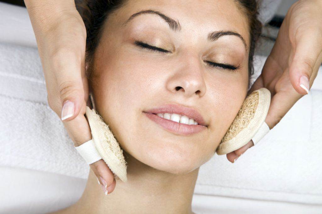 Косметические уходовые процедуры: массаж, маски, пилинг, чистка