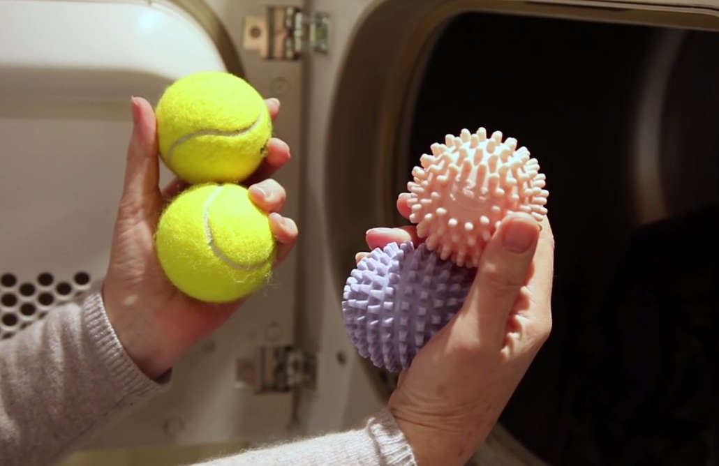 Стирка пуховика с теннисными мячиками в стиральный машине дома: основные правила