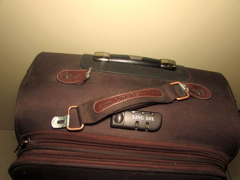 Ручки для чемоданов: ремонт телескопической, выдвижной ручки, починка в домашних условиях