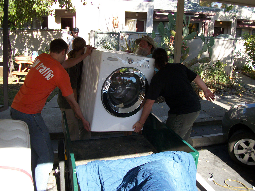 Как правильно перевозить новую стиральную машину