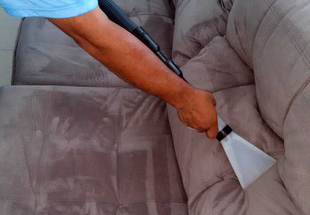 6 способов убрать неприятный заводской запах после покупки нового дивана
