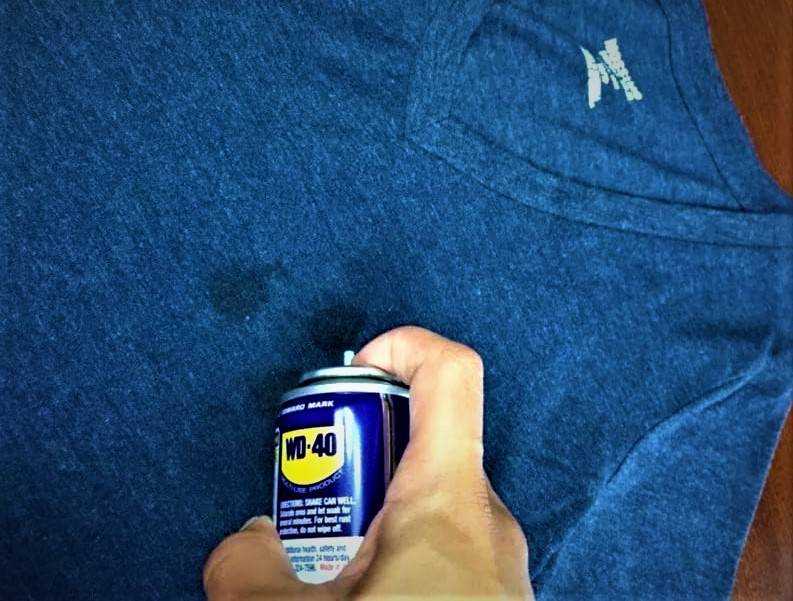 Чем отстирать машинное масло с одежды и пятно с джинсов