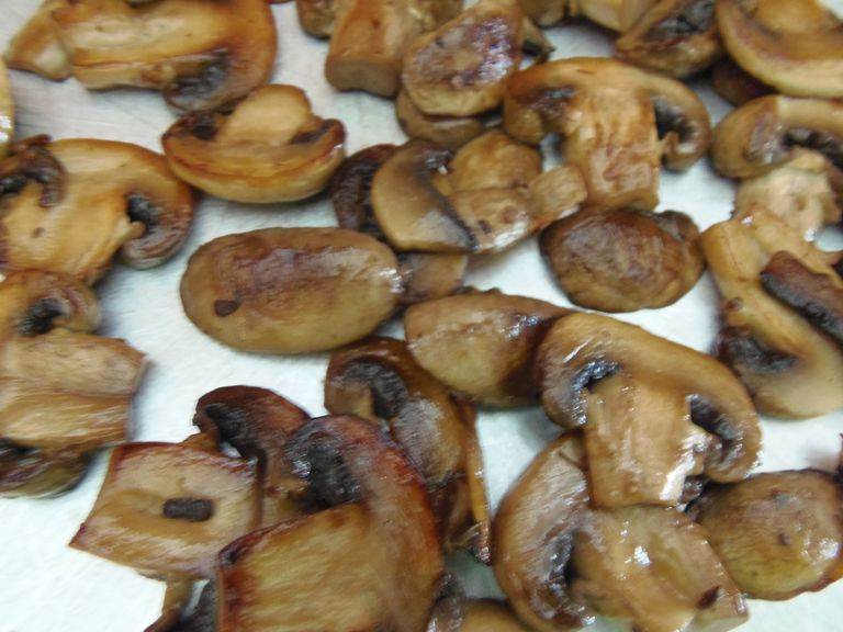 Сколько жарить грибы на сковороде: как правильно готовить по времени