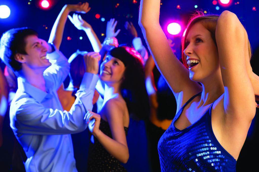 Как танцевать с девушкой в клубе: 13 шагов