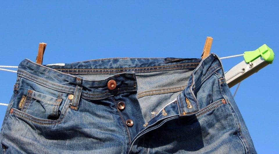 Как быстро высушить джинсы, возможные варианты с описанием процесса