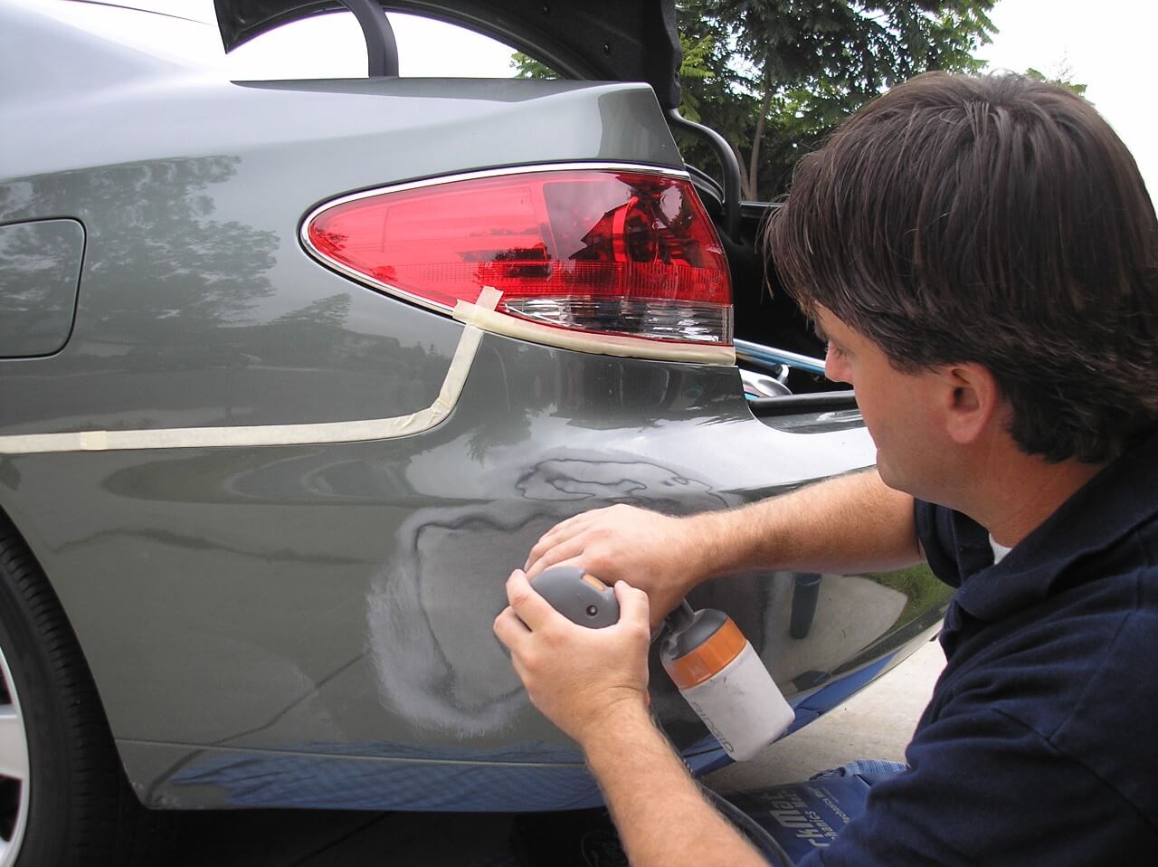 Средства для удаления царапин на автомобиле и как заделать их своими руками