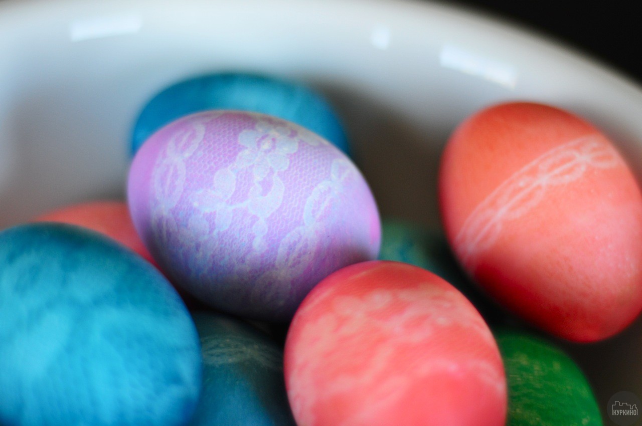 Как и чем красить яйца на пасху своими руками — несколько проверенных способов.