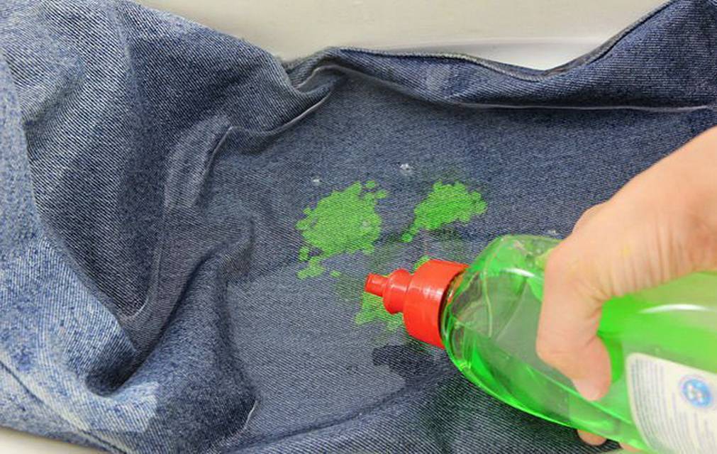 Чем оттереть краску с одежды в домашних условиях: как вывести пятно от краски с белой и цветной одежды – топ 20 способов