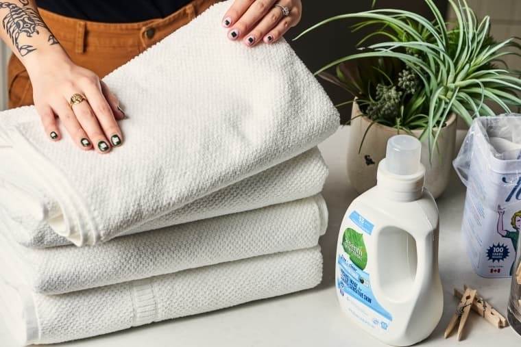 Как  сделать махровые полотенца мягкими после стирки: советы и правила