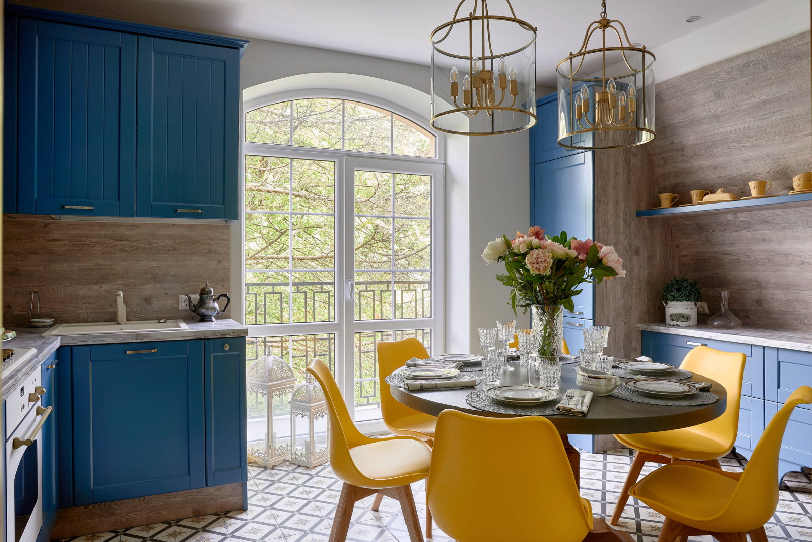 Синий цвет в интерьере кухни, примеры фото....