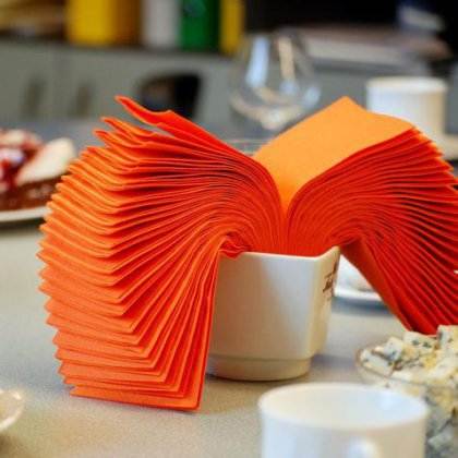 Как красиво сложить бумажные салфетки на стол или салфетницу