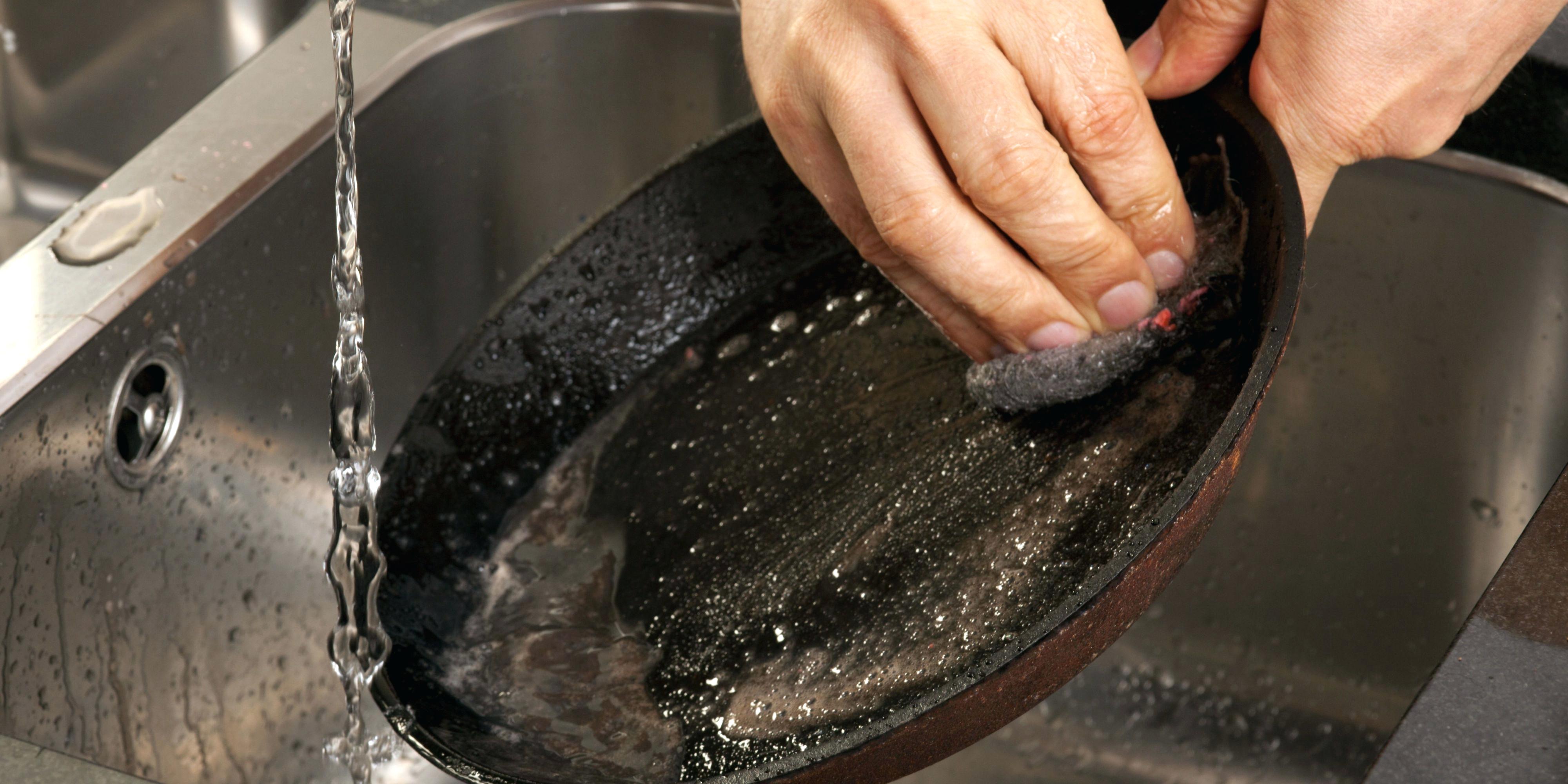 Как очистить чугунную сковороду от ржавчины, как убрать ржавчину, что делать, если сковорода ржавеет внутри
