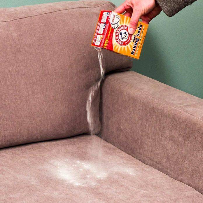 Как почистить диван в домашних условиях: полное руководство
